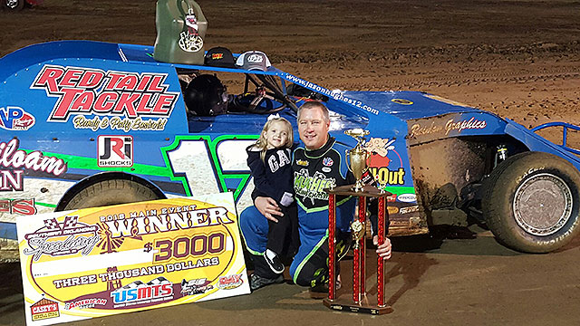 Hughes steamroller continues at Southern Oklahoma Speedway
