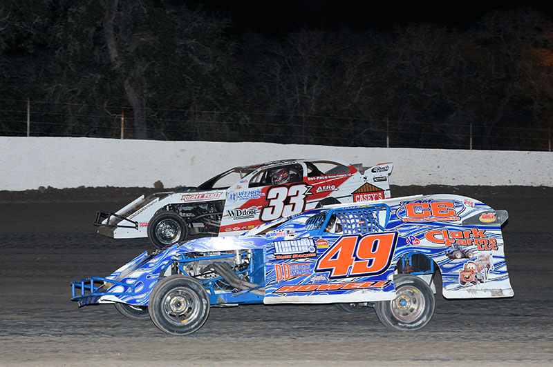 Chadd Howell (49) and Zack VanderBeek (33z) at the Shady Oaks Speedway on Thursday, Feb. 11. (Carey Akin Photo)