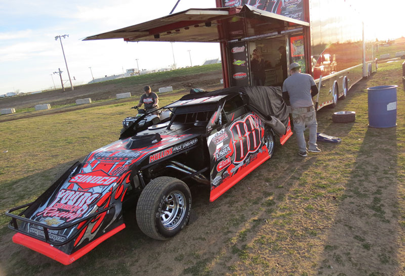 Clyde Dunn Jr. in the pits during USMTS Winter Speedweeks at the Southern Oklahoma Speedway in Ardmore, Okla. (Don Cook Photo)