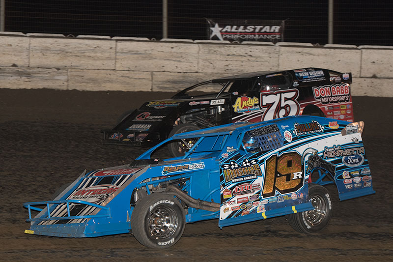 Ryan Gustin (19r) and Terry Phillips (75) battle during the late stages of Saturday's main event on the final night of King of America VI presented by Chix Gear. Phillips finished eighth while Gustin was tenth. (Buck Monson Photo)