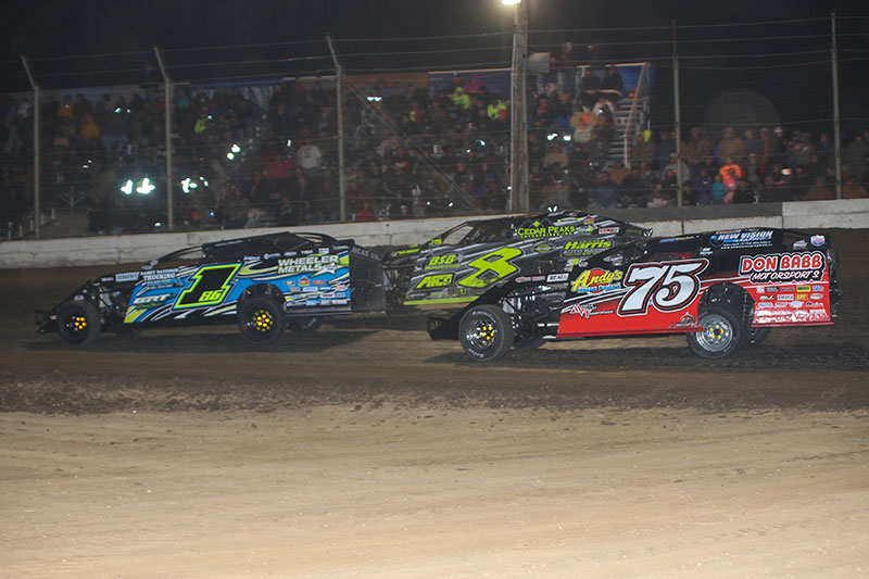 Jeremy Payne (186), Kyle Strickler (8) and Terry Phillips (75) on the final night of King of America VI presented by Chix Gear. (Cody Papke Photo)