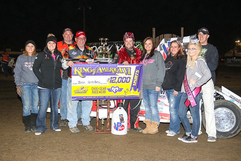 Zack VanderBeek is joined by family and crew members in Widow Wax Victory Lane after winning the main event on the final night of King of America VI presented by Chix Gear. (Cody Papke Photo)