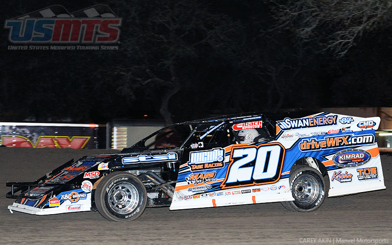 Rodney Sanders during the Summit Racing USMTS Southern Region event at the Shady Oaks Speedway in Goliad, Texas, on Friday, Feb. 17, 2017.