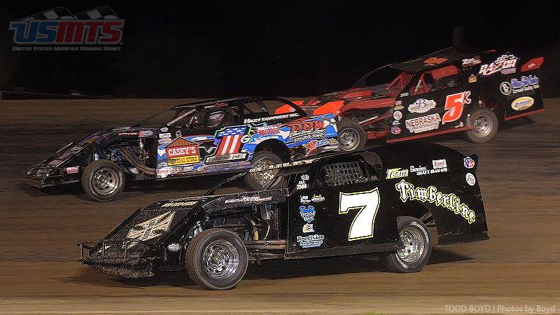 Shayne Bailey (7), Pat Graham (1g) and Kyle Prauner (5k) attempt to go three-wide during the 9th Annual USMTS Missouri Meltdown at the I-35 Speedway in Winston, Mo., on Saturday, April 22, 2017.