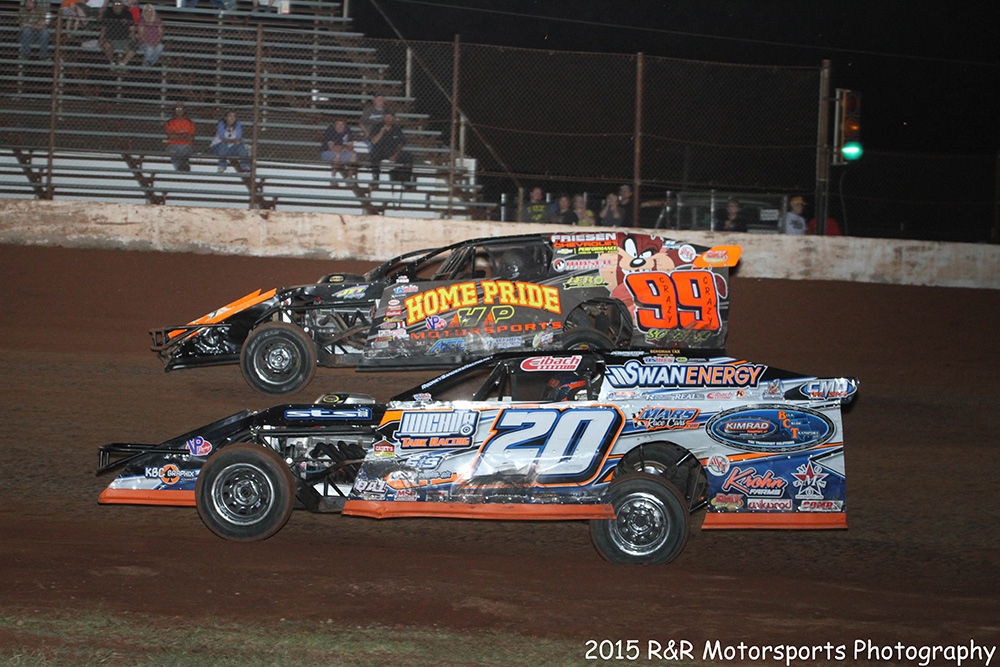 Rodney Sanders (20) and Jesse Sobbing (99) battle for the lead in the 