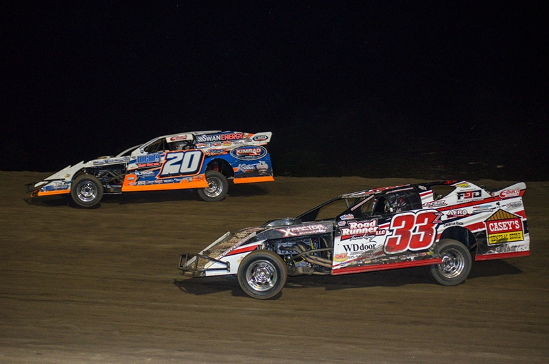 Rodney Sanders (20) and Zack VanderBeek (33z) had a wild battle for the last three laps of the main event on Thursday, June 19, at the 81 Speedway in Park City, Kan. (Dusty Wiegert Photo)