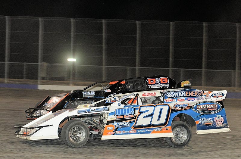 Rodney Sanders (20) and T.J. Steele (4s) � USMTS Casey�s Cup powered by Swan Energy during the 2nd Annual Sparkling City Nationals on Saturday, Feb. 15, 2014, at the Royal Purple Raceway in Baytown, Texas. (Carey Akin Photo)