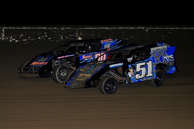Tim Setzer (51) works the inside of Steve Wetzstein (90) in heat race action during the 15th Annual Featherlite Fall Jamboree at the Deer Creek Speedway. (Lloyd Collins Photo)