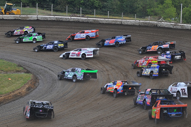 Rush hour traffic: Brady Gerdes (2x), Dereck Ramirez (4r), Tommy Myer (65) and Keith Foss (95) lead the pack. (Lloyd Collins Photo)