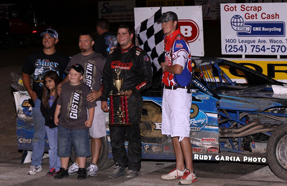 Gustin goes home with USMTS hardware at Heart O’ Texas Speedway