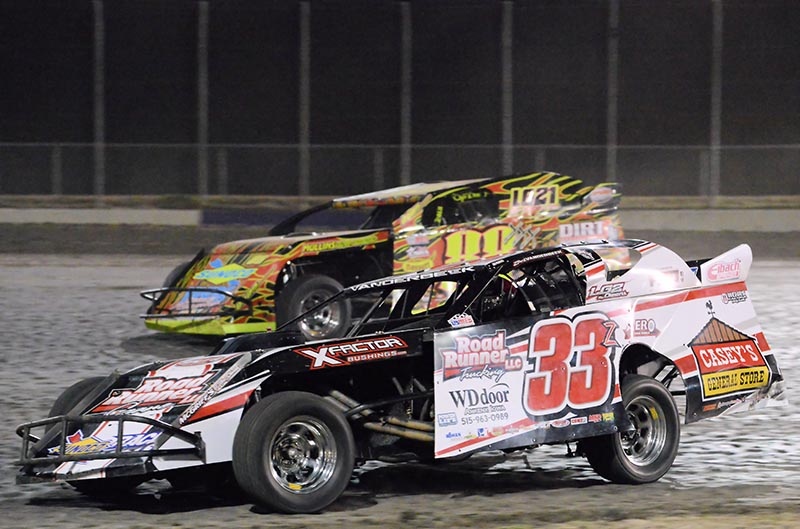 Zack VanderBeek (33z) and Clyde Dunn Jr. � USMTS Casey�s Cup powered by Swan Energy during the 2nd Annual Sparkling City Nationals on Saturday, Feb. 15, 2014, at the Royal Purple Raceway in Baytown, Texas. (Carey Akin Photo)