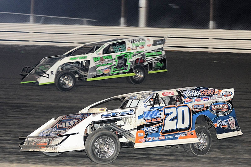 Rodney Sanders (20) and Johnny Scott (1st) � USMTS Casey�s Cup powered by Swan Energy during the 2nd Annual Sparkling City Nationals on Saturday, Feb. 8, 2014, at the South Texas Speedway in Corpus Christi, Texas. (Carey Akin Photo)