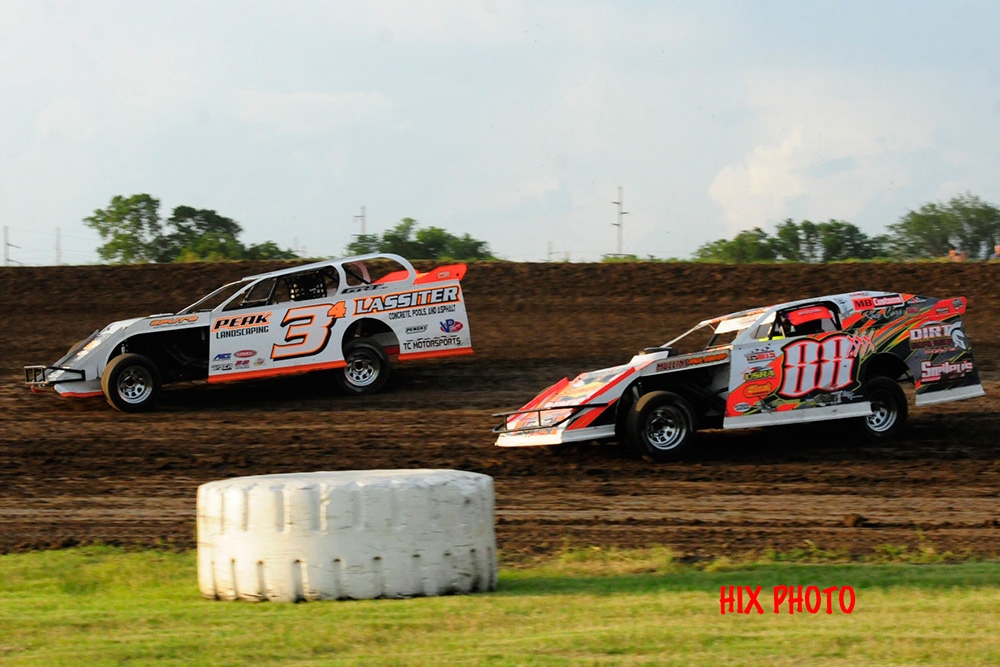 Mickey Lassiter (34) and Clyde Dunn Jr. (88xxx) at the Southern Oklahoma Speedway.