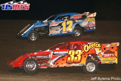 Zack VanderBeek (33z) made one final push on the last lap, but came up a bumper short to winner Jason Hughes (12). 