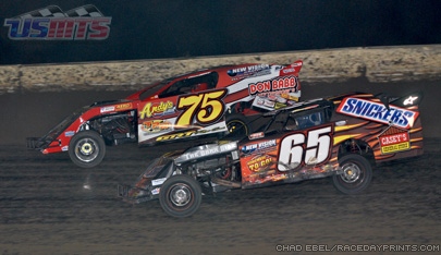Tommy Myer (65) and Terry Phillips (75) battle for position in the Sunoco �A� Main. 