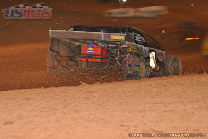 Jason Hughes uses the high side en route to passing 11 cars in the main event. (RaceDayPrints.com Photo)