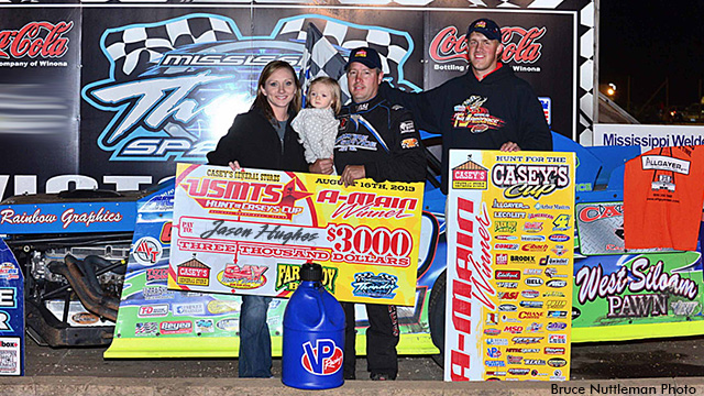 Hunt for the USMTS Casey’s Cup heats up as Hughes sneaks into Mississippi Thunder Speedway winners circle