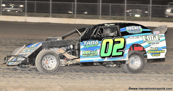 Weder has a word with Dirt Cast