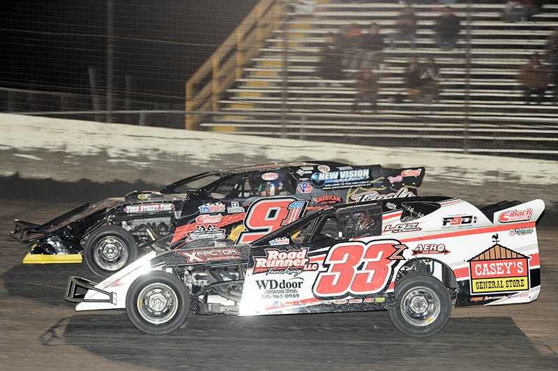 Zack VanderBeek (33z) and Joe Duvall (91) � USMTS Casey�s Cup powered by Swan Energy during the 2nd Annual Sparkling City Nationals on Saturday, Feb. 8, 2014, at the South Texas Speedway in Corpus Christi, Texas. (Carey Akin Photo)