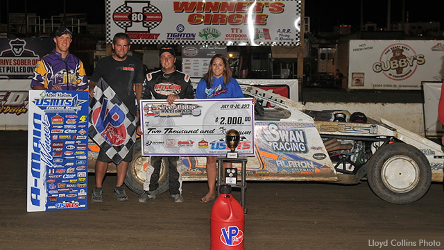 Sanders nips Hughes in Silver Dollar Nationals opener