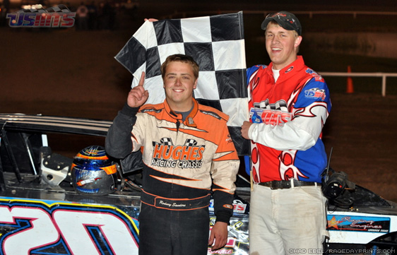 Standing-room-only crowd sees Sanders rocket to USMTS win at Route 66 Motor Speedway