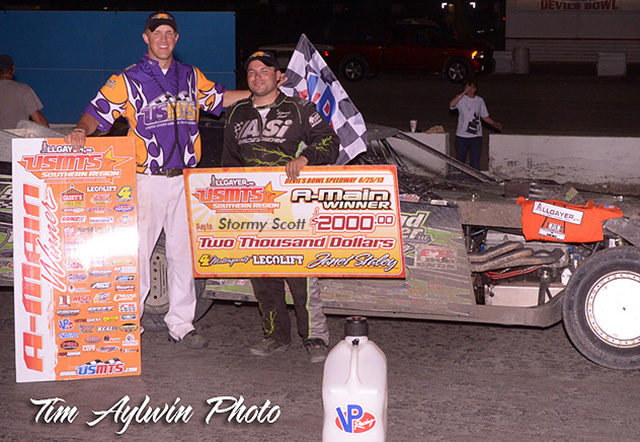 Stormy Scott smothers competition in USMTS debut at Devil’s Bowl Speedway