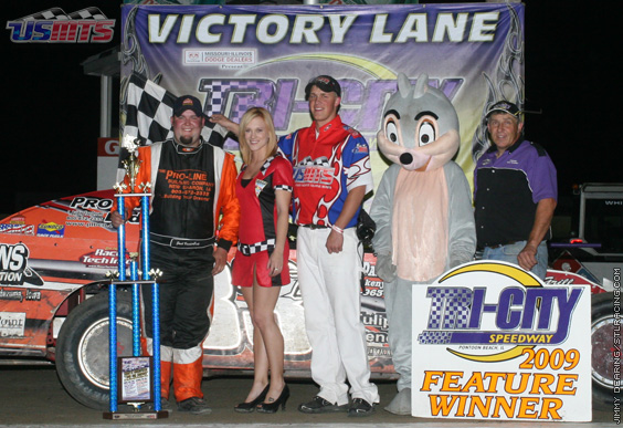 VanderBeek victorious in USMTS debut at Tri-City Speedway 