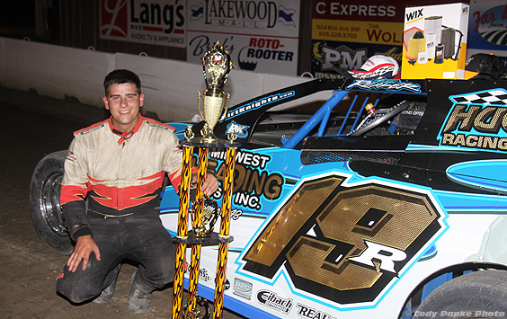 Packed house at Aberdeen sees Gustin garner tenth win of 2010