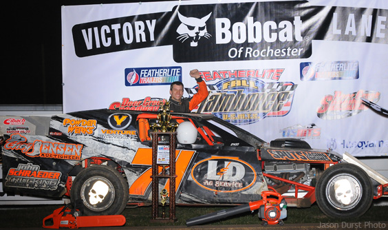 Cummins rolls to victory on second night of Featherlite Fall Jamboree