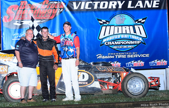 Cummins claims opening round victory at World Modified Dirt Track Championship presented by Hanson Tire Service