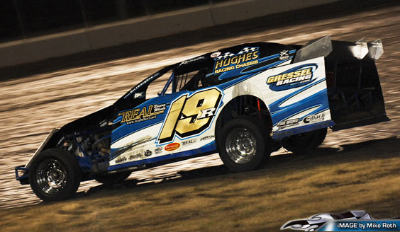 Gustin gets best of Hughes in USMTS lidlifter at Royal Purple Raceway