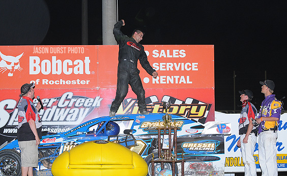 Gustin $25,000 richer after World Modified Dirt Track Championship triumph