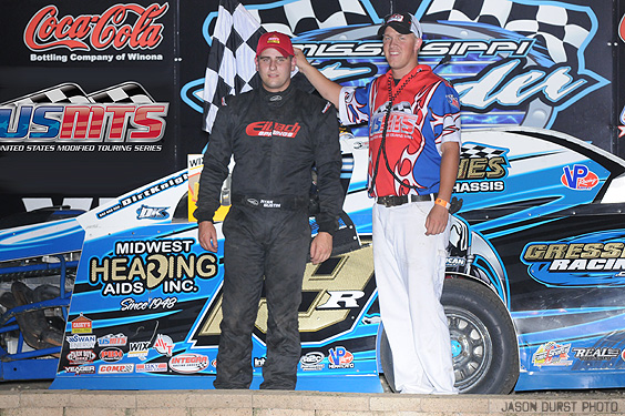Gustin cruises to USMTS win at Mississippi Thunder Speedway