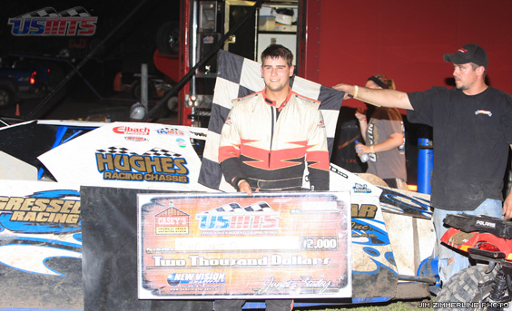 Gustin gets “one for the thumb” with last-corner pass at Mineral City Speedway