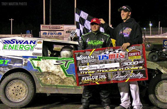 Johnny Scott tops Hunt for the USMTS Casey’s Cup feature at Nobles County Speedway