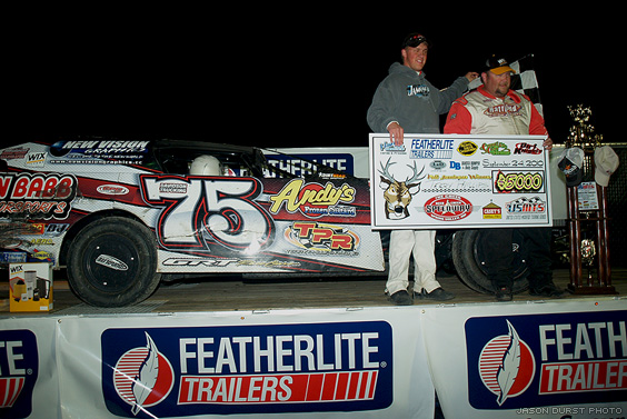 No last-lap surprises, Phillips claims Featherlite Fall Jamboree trophy Friday night