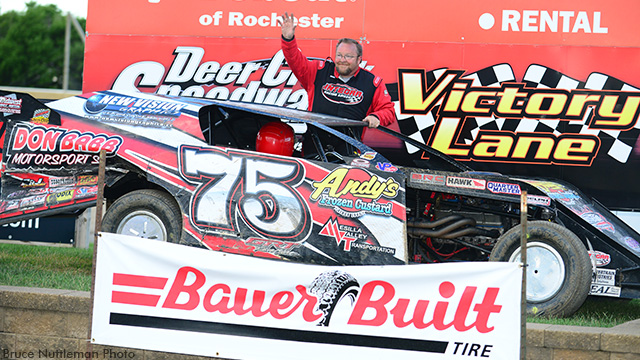 Phillips fends off Davis in rain-delayed Thursday thriller at World Modified Dirt Track Championship