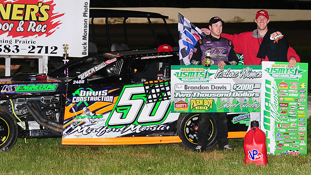 Davis dominates rain-delayed USMTS main at Chateau Raceway