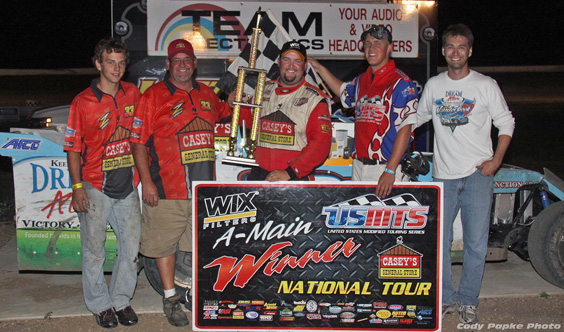 VanderBeek puts Victory Junction mount in victory lane at Casino Speedway